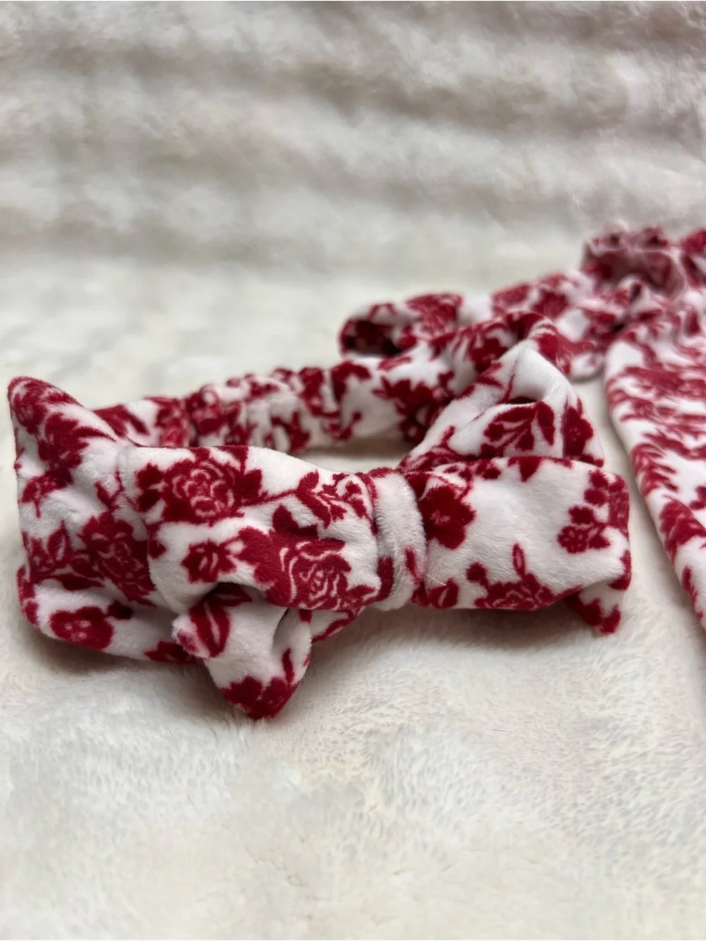 Tahari Baby - Red and White Floral Fleece One-Piece w/headband